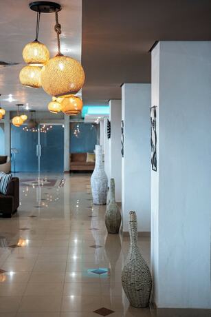 Imagen general del Hotel Black And White Boho Resort. Foto 6