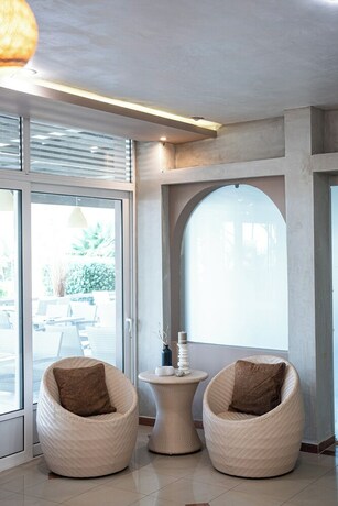 Imagen de los interiores del Hotel Black And White Boho Resort. Foto 29