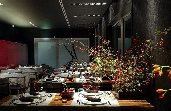 Imagen del bar/restaurante del Hotel Black, Aurelio. Foto 7