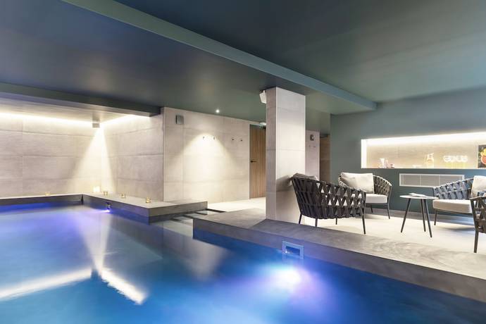 Imagen de la piscina del Hotel Black Bass. Foto 20