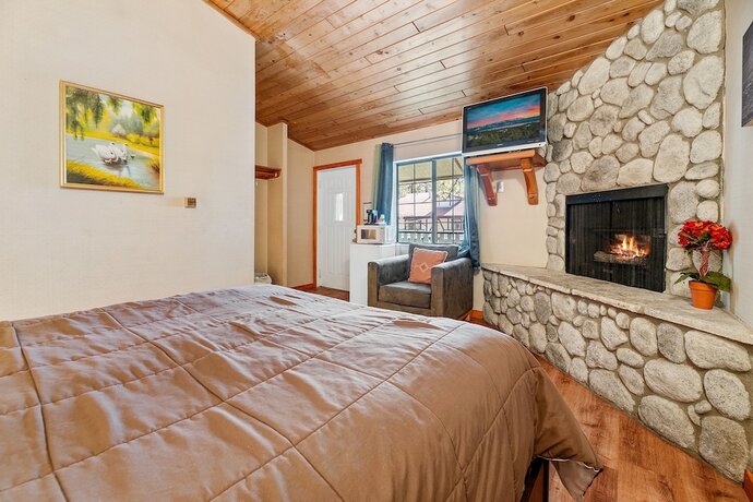 Imagen de la habitación del Hotel Black Forest Lodge And Cabins. Foto 11