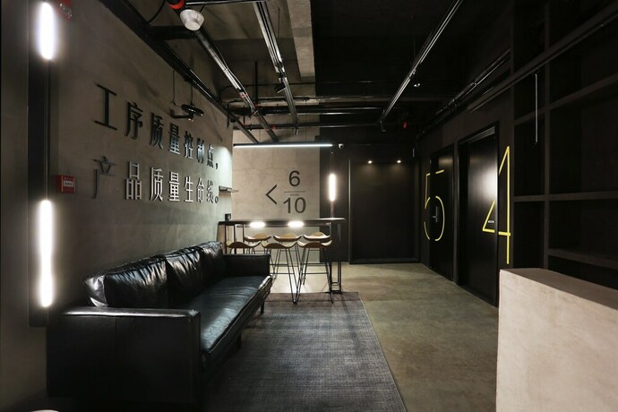 Imagen de los interiores del Hotel Black Gold Factory Boutique Design. Foto 35