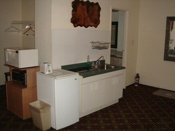 Imagen general del Hotel Black Gold Inn, Edson. Foto 1