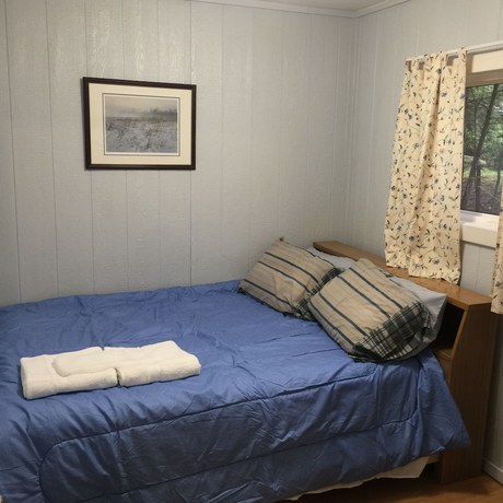 Imagen de la habitación del Hotel Black Lake Cabins. Foto 8