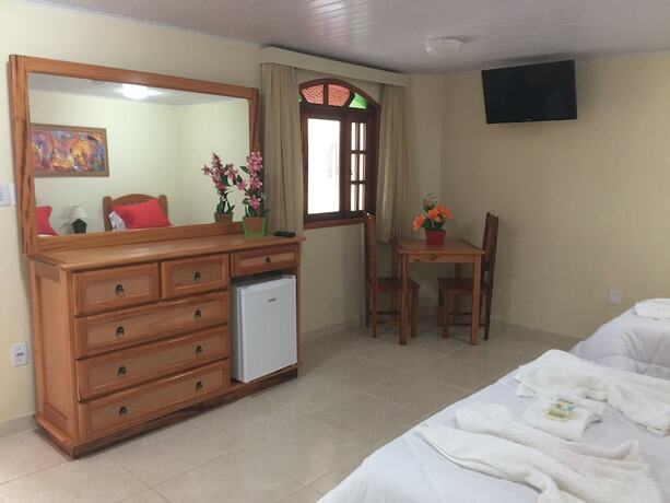Imagen de la habitación del Hotel Black Point Beach Club. Foto 11