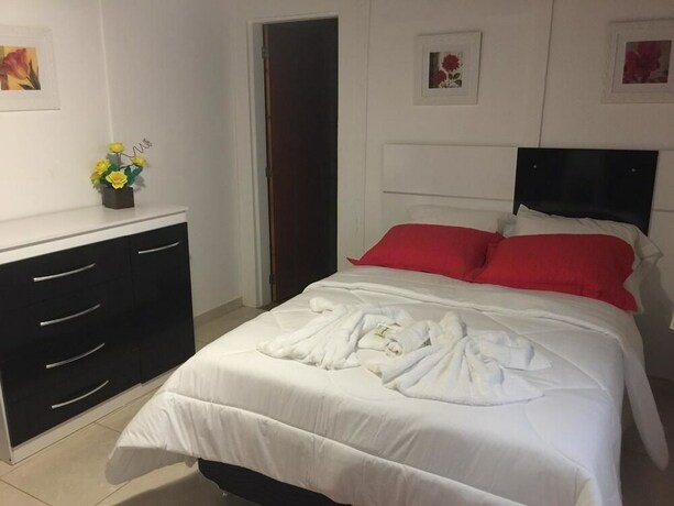 Imagen de la habitación del Hotel Black Point Beach Club. Foto 19