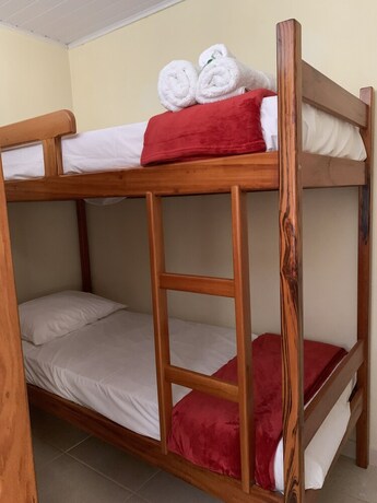 Imagen general del Hotel Black Point Beach Club. Foto 10