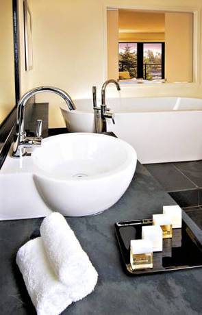 Imagen de la habitación del Hotel Black Rock Oceanfront Resort. Foto 9