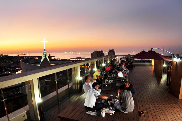 Imagen de los interiores del Hotel Black Sands. Foto 16