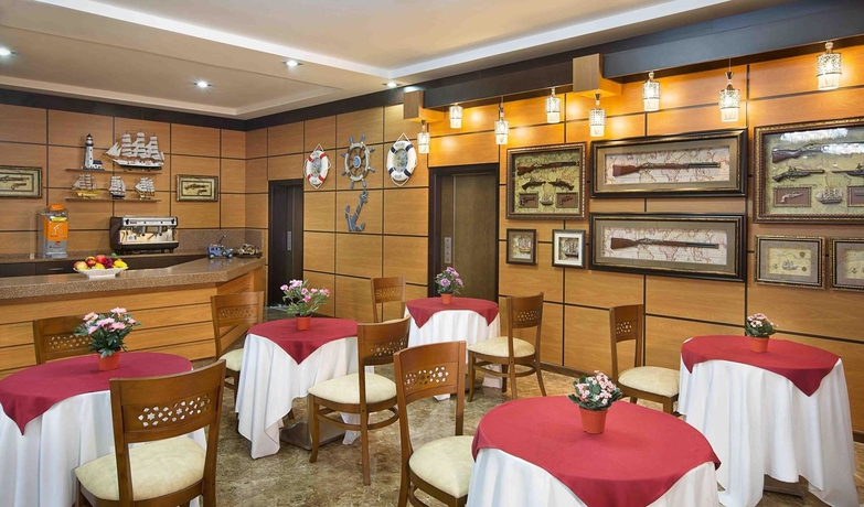 Imagen del bar/restaurante del Hotel Black Stone. Foto 3