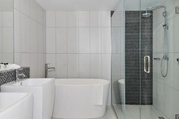 Imagen de la habitación del Hotel Black Swan Lakeside Boutique. Foto 5