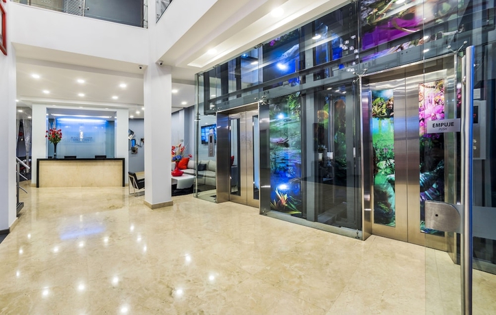 Imagen de los interiores del Hotel Black Tower Premium. Foto 18