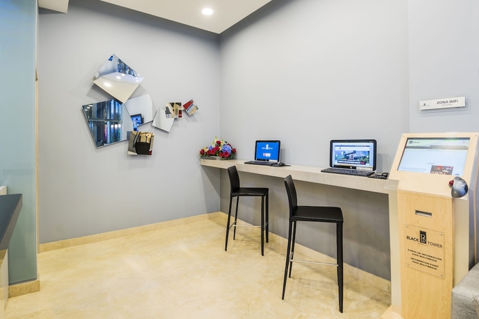 Imagen de los interiores del Hotel Black Tower Premium. Foto 19