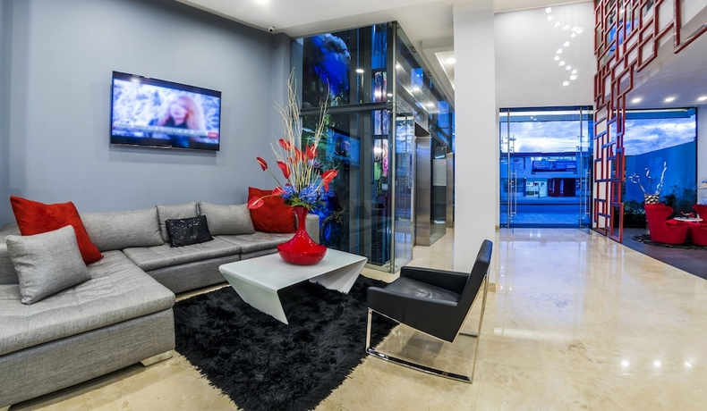 Imagen del bar/restaurante del Hotel Black Tower Premium. Foto 2