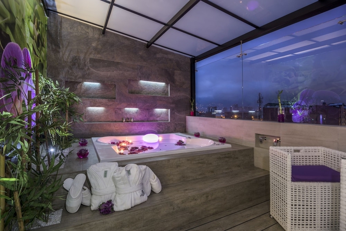 Imagen de la habitación del Hotel Black Tower Premium. Foto 16