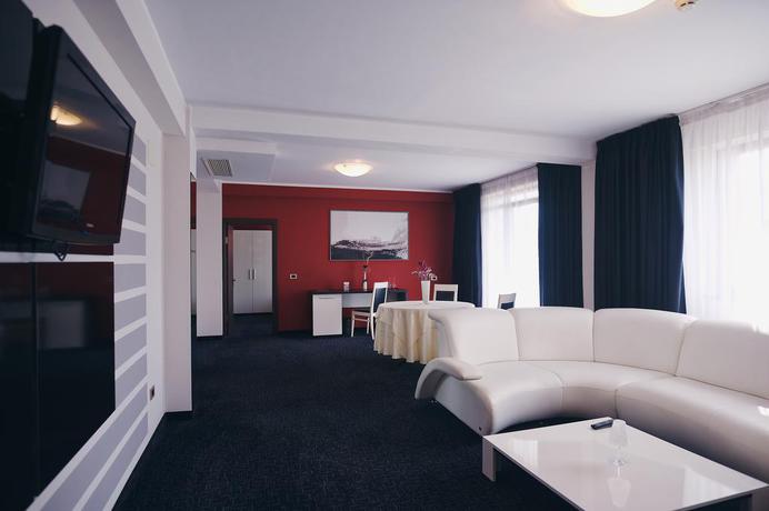 Imagen de los interiores del Hotel Black Tulip. Foto 8