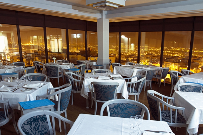 Imagen del bar/restaurante del Hotel Black Tulip - Porto Gaia. Foto 3