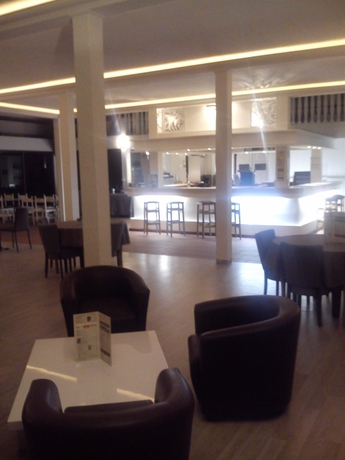Imagen de los interiores del Hotel Black and Green. Foto 4