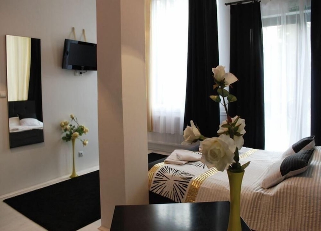 Imagen de la habitación del Hotel Black and White. Foto 14