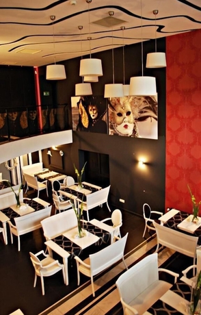 Imagen del bar/restaurante del Hotel Black and White. Foto 4