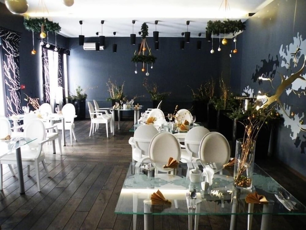 Imagen del bar/restaurante del Hotel Black and White. Foto 6
