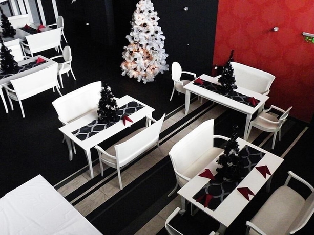 Imagen del bar/restaurante del Hotel Black and White. Foto 7