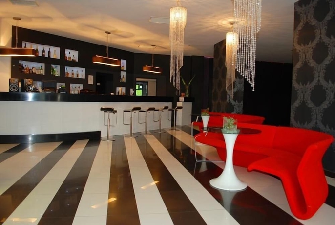 Imagen del bar/restaurante del Hotel Black and White. Foto 9