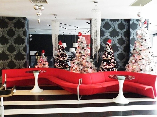 Imagen de los interiores del Hotel Black and White. Foto 19