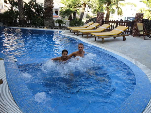 Imagen de la piscina del Hotel Blacksandy Beach. Foto 7