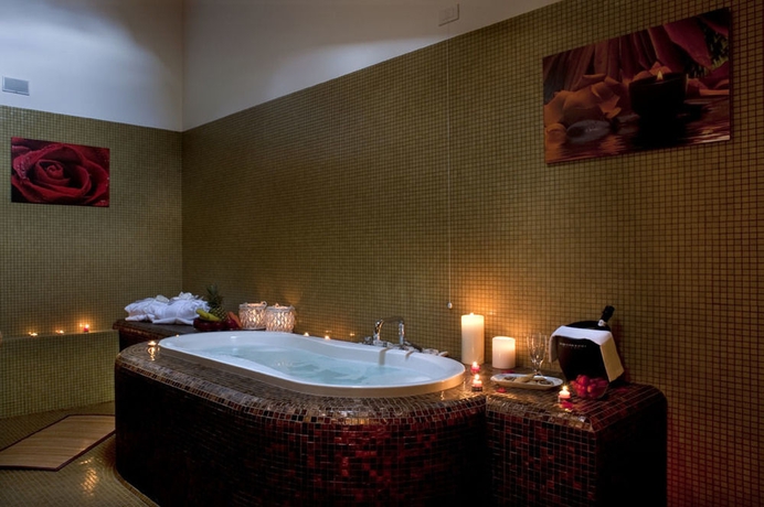 Imagen de la piscina del Hotel Bladen. Foto 13