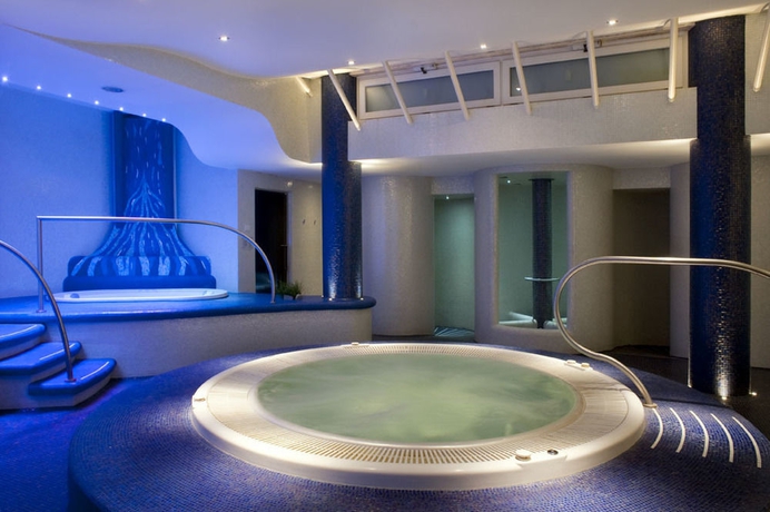 Imagen de la piscina del Hotel Bladen. Foto 14