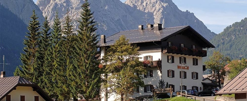 Imagen de los exteriores del Hotel Bladen. Foto 7