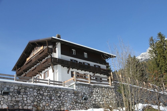 Imagen de los exteriores del Hotel Bladen. Foto 8