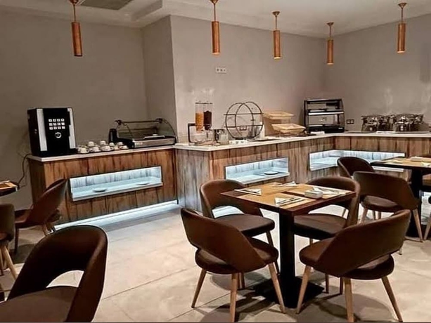 Imagen del bar/restaurante del Hotel Bladi Suite Oran. Foto 6
