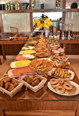 Imagen del bar/restaurante del Hotel Bladi Suite Oran. Foto 7