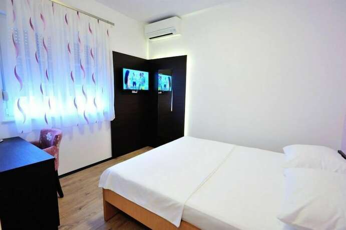 Imagen de la habitación del Hotel Blagaj. Foto 14