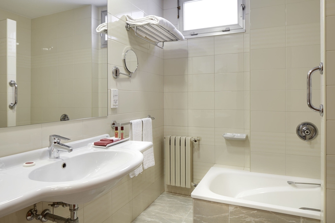 Imagen de la habitación del Hotel Blanca De Navarra. Foto 6