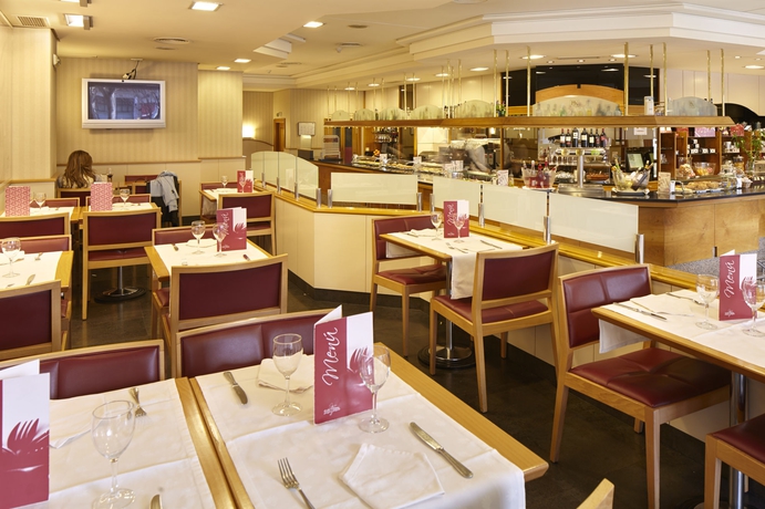 Imagen del bar/restaurante del Hotel Blanca De Navarra. Foto 3