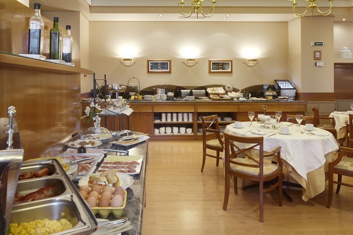 Imagen del bar/restaurante del Hotel Blanca De Navarra. Foto 4