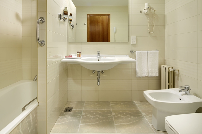 Imagen de la habitación del Hotel Blanca De Navarra. Foto 13