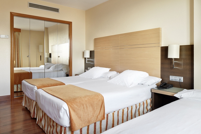 Imagen de la habitación del Hotel Blanca De Navarra. Foto 15