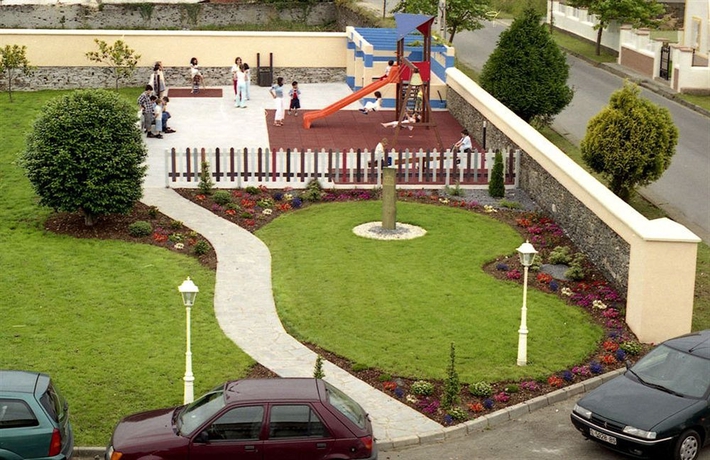 Imagen de los exteriores del Hotel Blanco, Navia. Foto 8