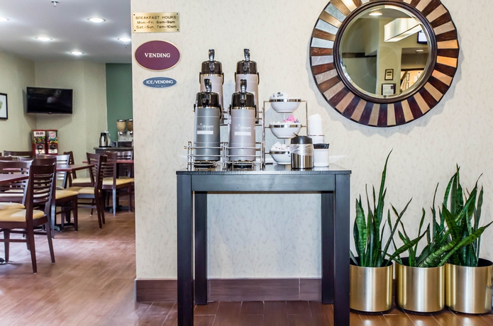 Imagen del bar/restaurante del Hotel Blankenbaker Inn. Foto 4