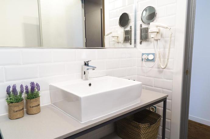 Imagen de la habitación del Hotel Blanq Carmen. Foto 2