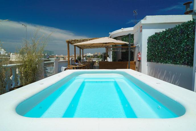 Imagen de los exteriores del Hotel Blanq Carmen. Foto 9