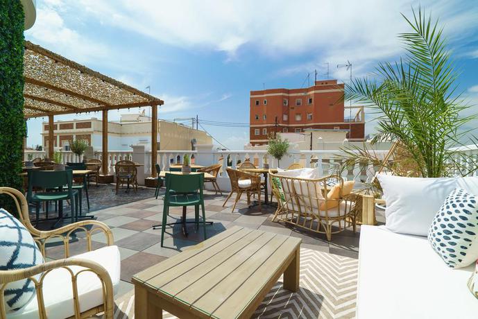 Imagen de los exteriores del Hotel Blanq Carmen. Foto 10