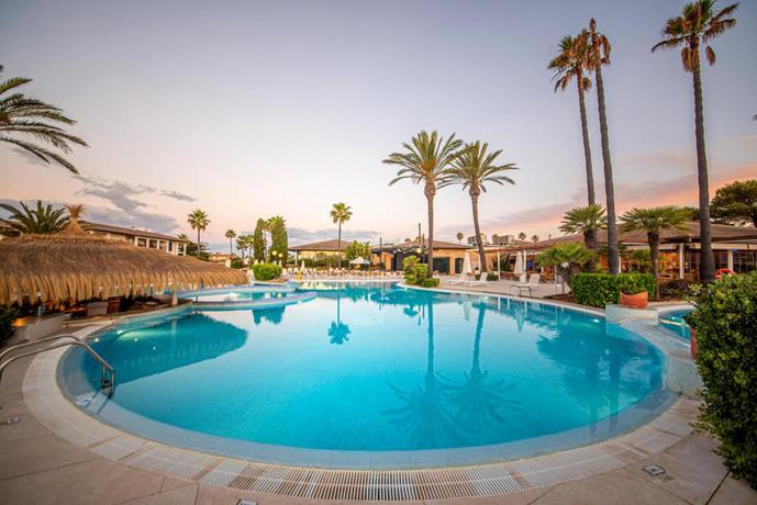 Imagen de la piscina del Hotel Blau Colònia Sant Jordi. Foto 14