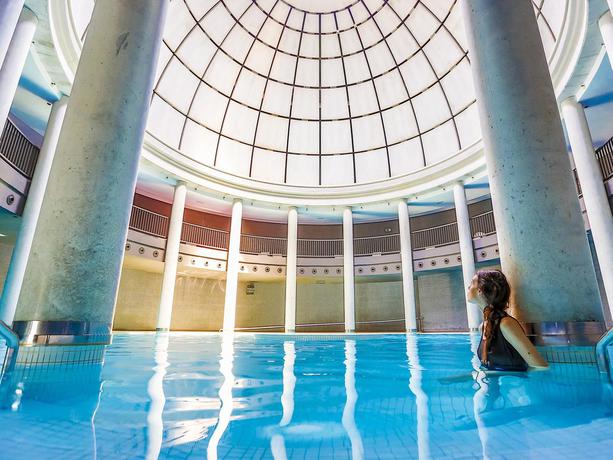 Imagen de la piscina del Hotel Blau Gran Hotel Las Caldas. Foto 26