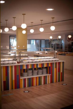 Imagen del bar/restaurante del Hotel Blau Punta Reina. Foto 2