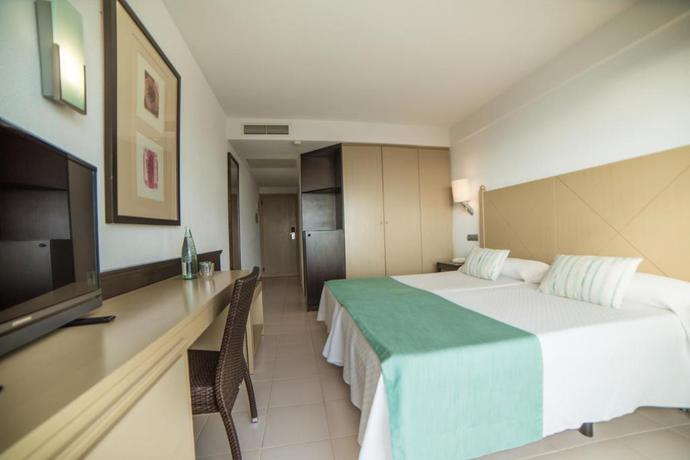 Imagen de la habitación del Hotel Blau Punta Reina. Foto 4